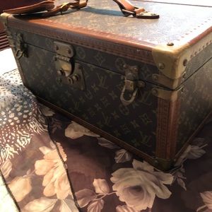 Louis Vuitton trunk luggage personal makeup case
